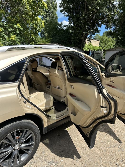 Lexus RX450h весь обслужен обмен на Tesla