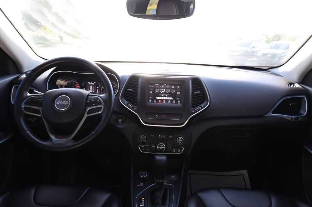 Jeep Cherokee      2020