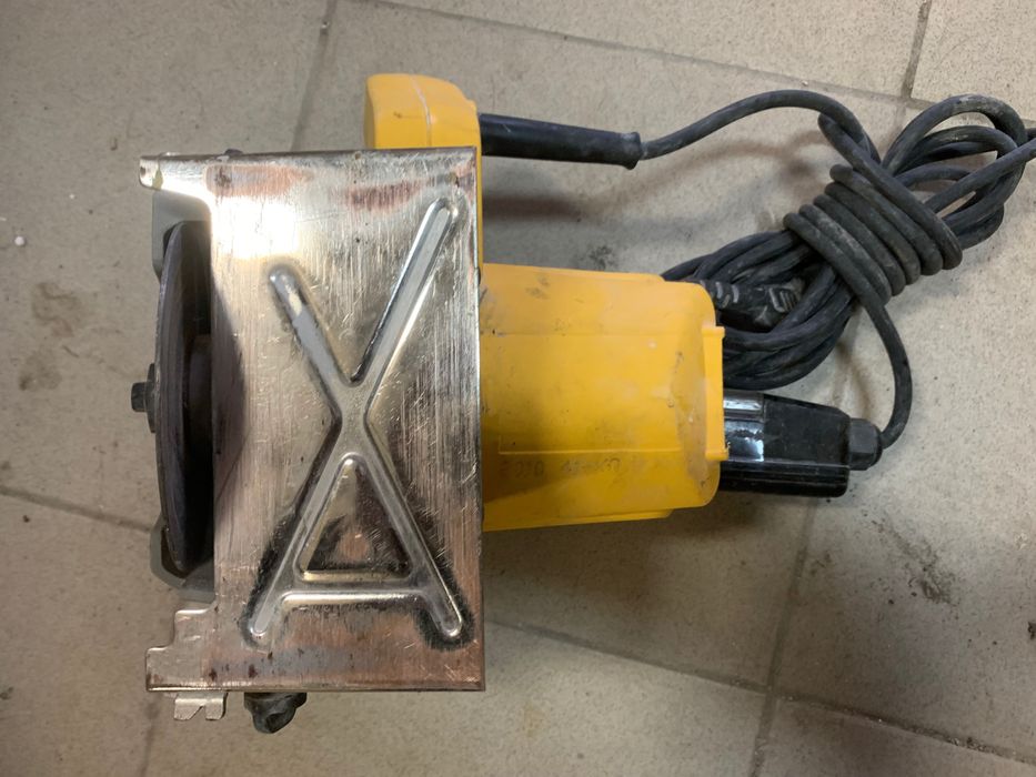 DeWalt DWC410 Przecinarka ręczna do płytek 110mm