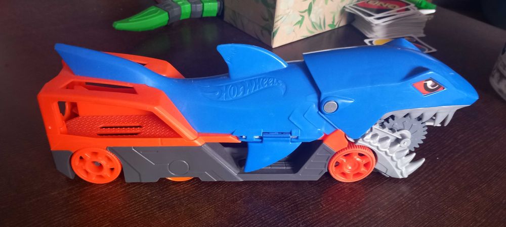 Hot wheels city rekin transporter