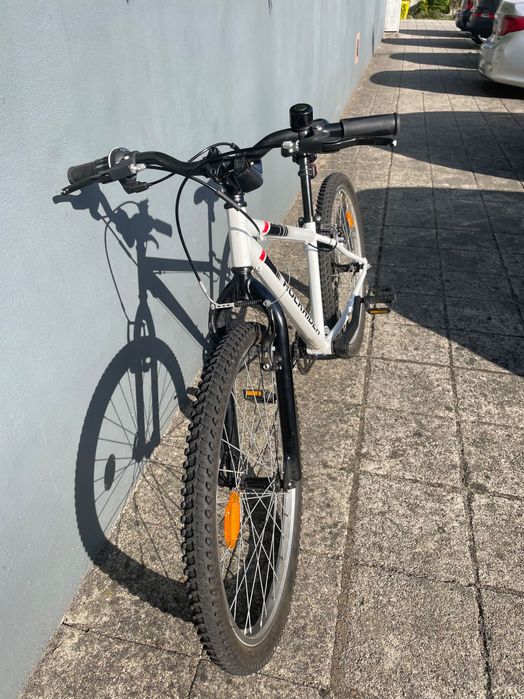 Vendo bicicleta de criança, marca Rockrider, roda 24