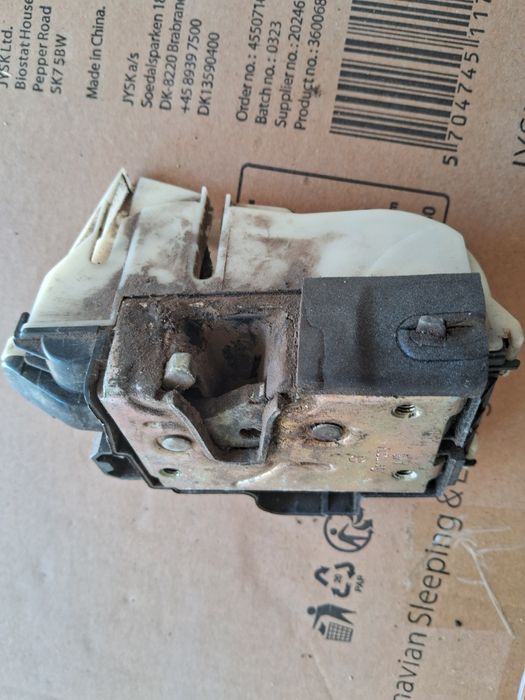 Замок дверей задній лівий Гольф 3 Венто