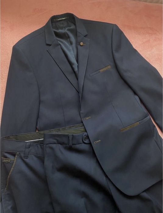 Класичний костюм