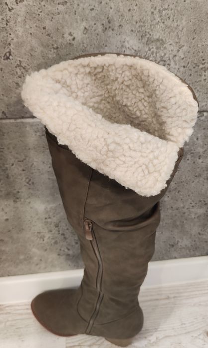 Długie, ocieplane kozaki