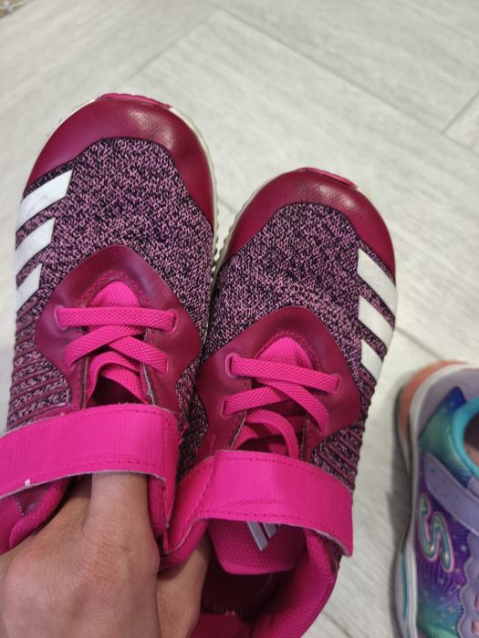 Adidas кросівки рожеві