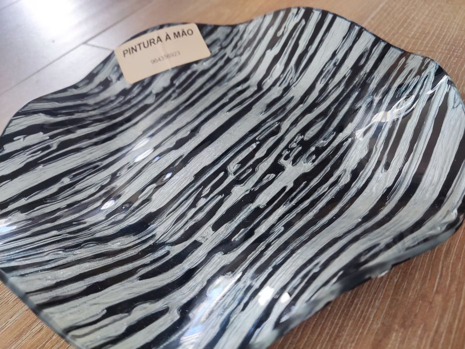 Hand-painted decorative plate64739995710211121
