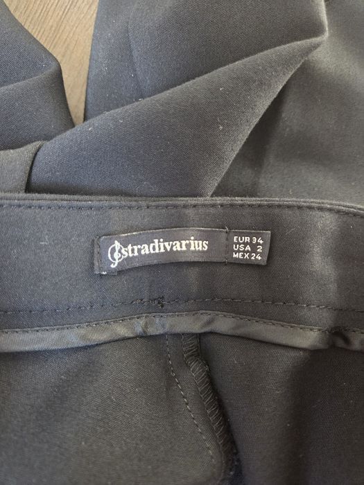 Czarne spodnie Stradivarius