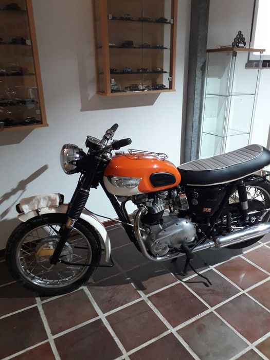 Belissima Triumph bonneville de 1966 em estado de concurso