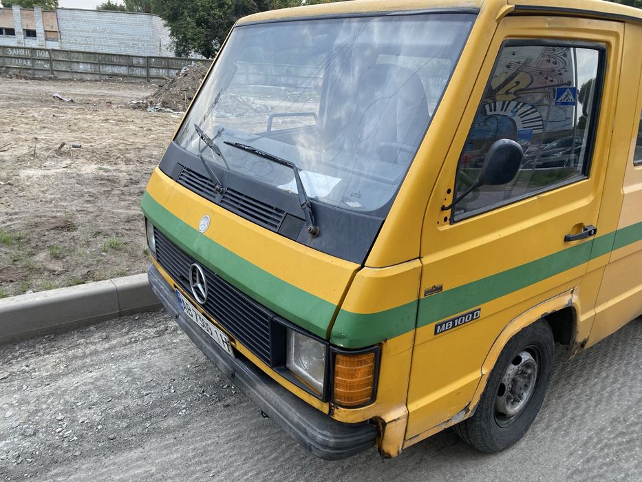 Продам Мерседес МВ100