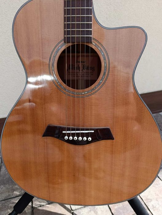 Gitara elektroakustyczna lutnicza Minh Hằng Guitar + Fishman Presys Blend