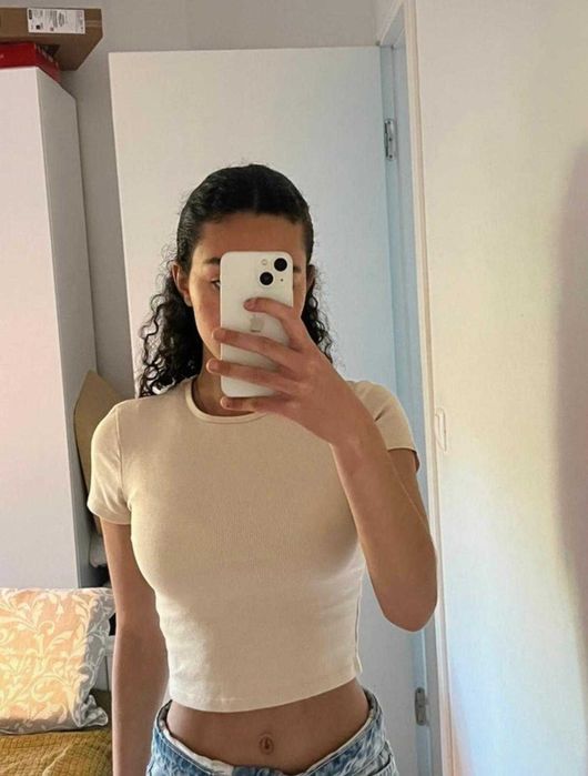 Top em malha bege simples liso