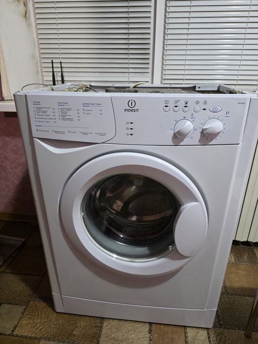 Продам стиральную машину  INDESIT WISN 82
