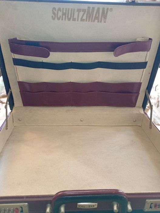 Walizka firmy Schulzman.