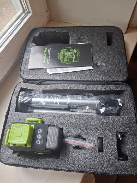 Лазерний рівень зі штативом 4D