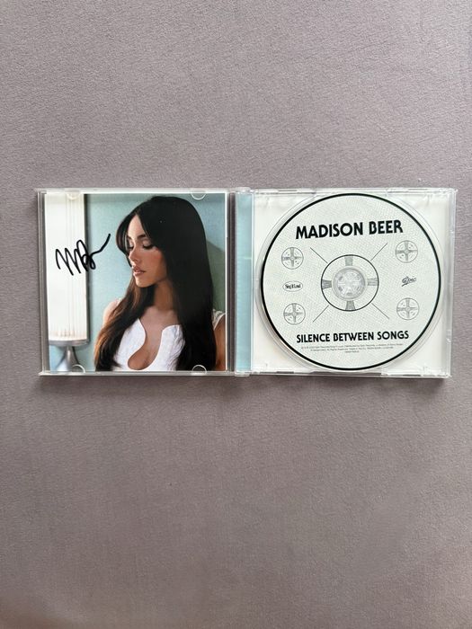 Silence Between Songs - Madison Beer диск (з автографом)