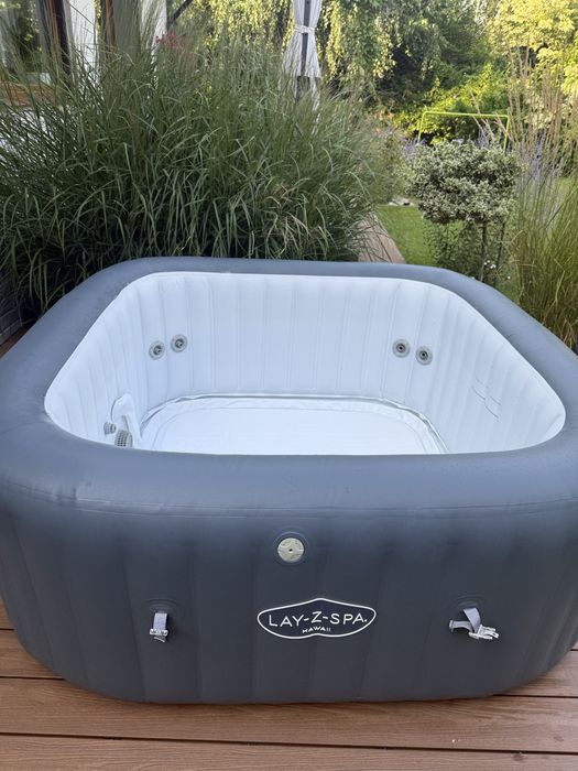 Jacuzzi ogrodowe uszkodzone