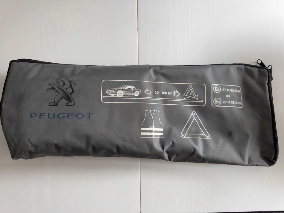 Kit de Emergência Peugeot — Triângulo e colete refletor