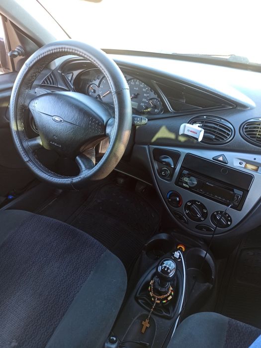 Ford Focus 1.4 Gasolina 5 lugares Ano: 2000