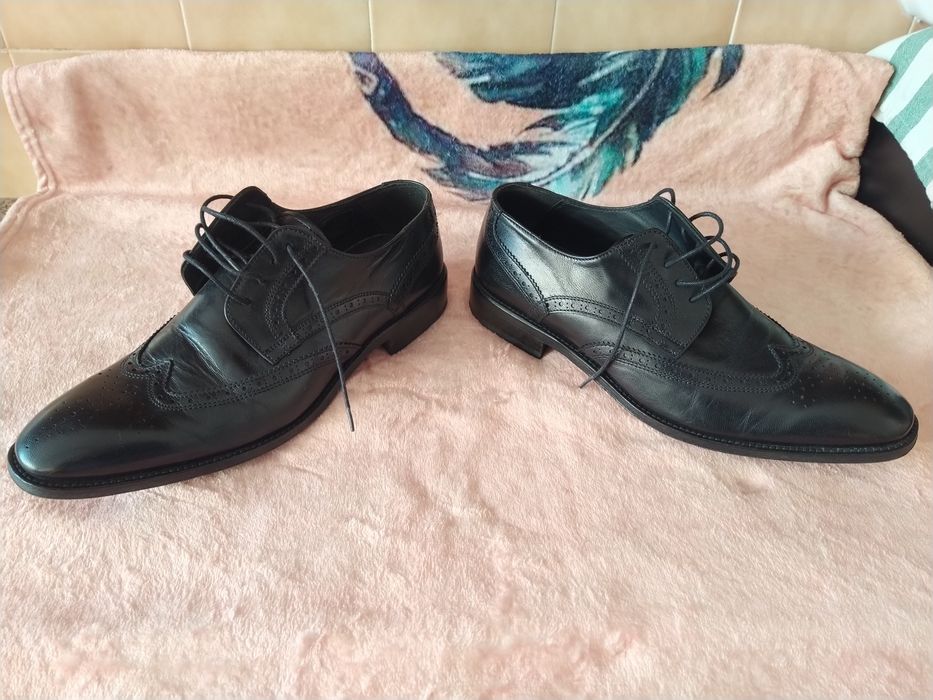 Sapatos clássicos 40 pretos social casa quarto apartamento vivenda escritório gabinete carro cozinha.