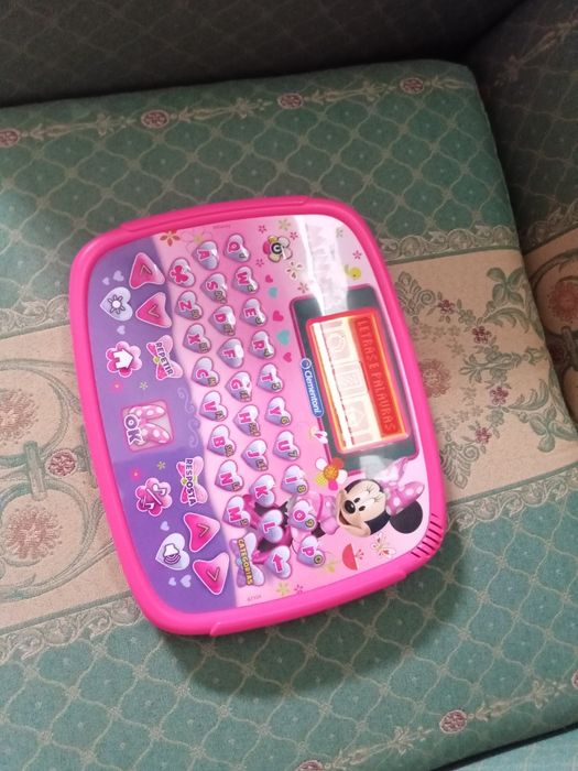 Tablet com jogos criança