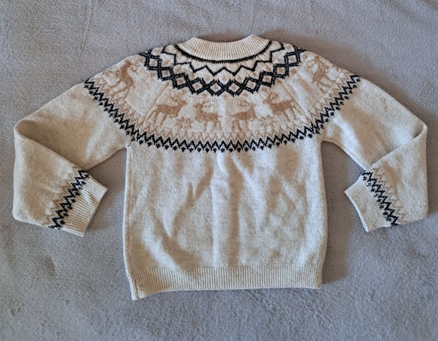 piękny dziewczęcy zapinany sweter