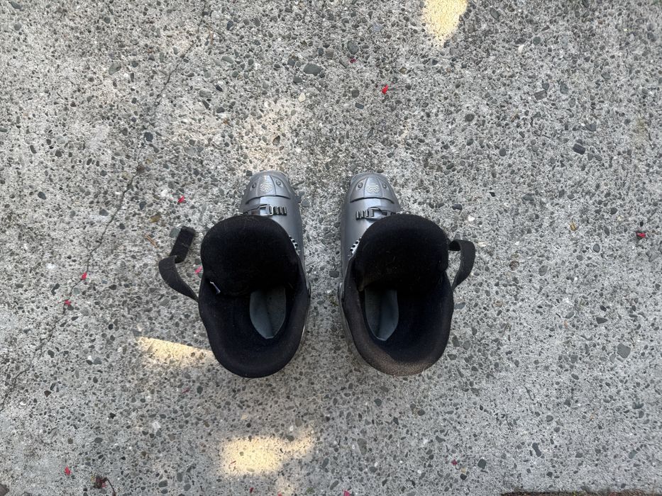 Buty narciarskie szare