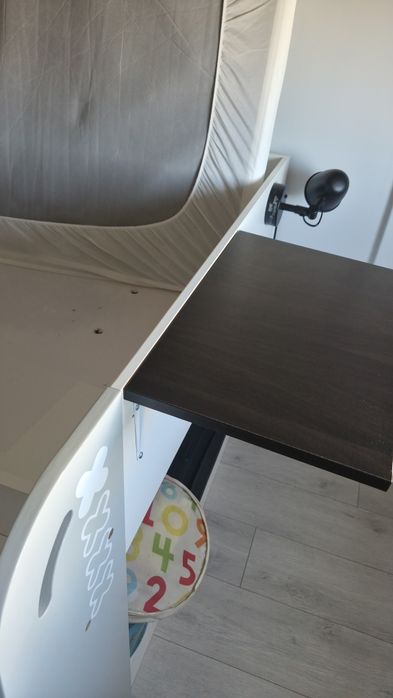 Cama de criança 1,80m Alta com prateleiras e escada