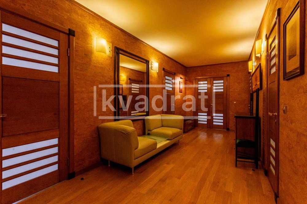ТЕРМІНОВО ! Без комісії ВАМ % Продаж 3к квартири 120м2 вулиця Хрещатик 4 Шевченківський район центр міста Київ СВІТЛО НЕ ВИМИКАЮТЬ ТРЬОХСТОРОННІЙ ВИД