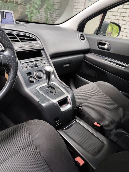 продам Peugeot 5008 7 місць 2010 року автомат