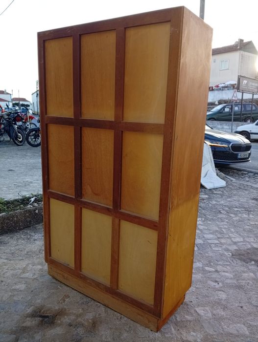 Móvel vitrine com gavetas