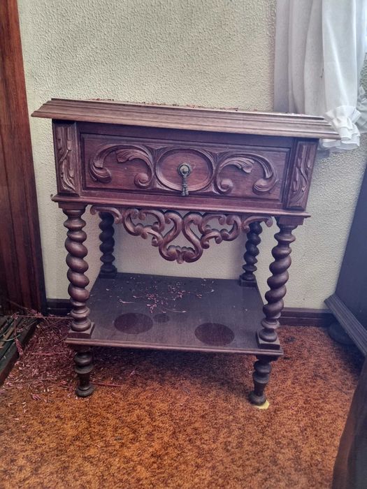 Mobilia antiga de 2 Quartos