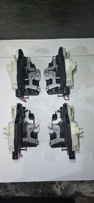 Замок дверей Skoda Octavia Tour Fabia Volkswagen Golf 4 центральний