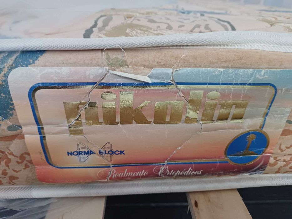 Colchão Pikolin Normablock 1,34x1,785m – Muito Bom Estado