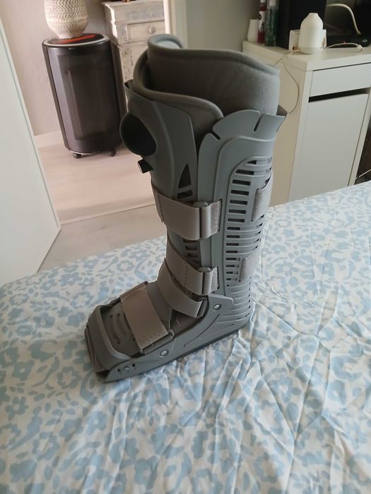Bota walker em bom estado