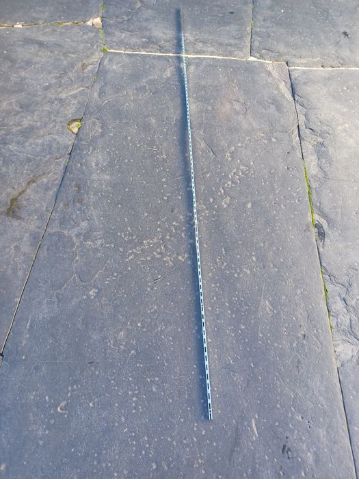 Perfil prumos para prateleiras