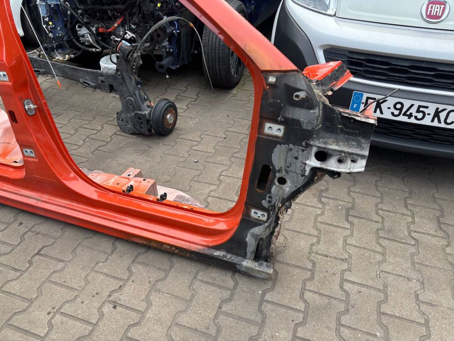 Bok prawy próg słupek błotnik tył Opel Corsa F