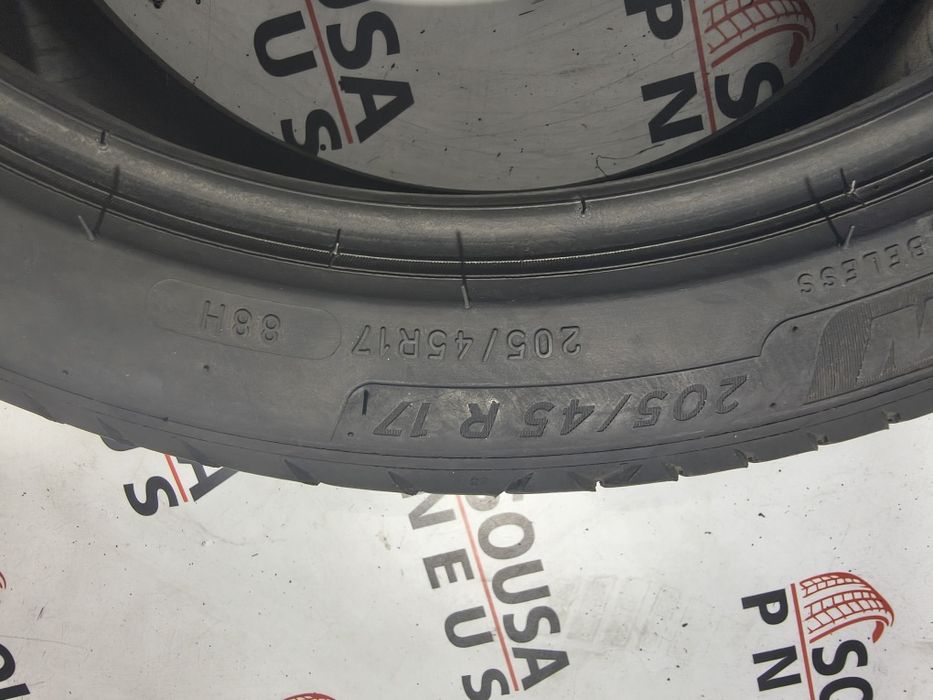 2 pneus semi novos 205-45R17 Michelin - Oferta dos Portes
