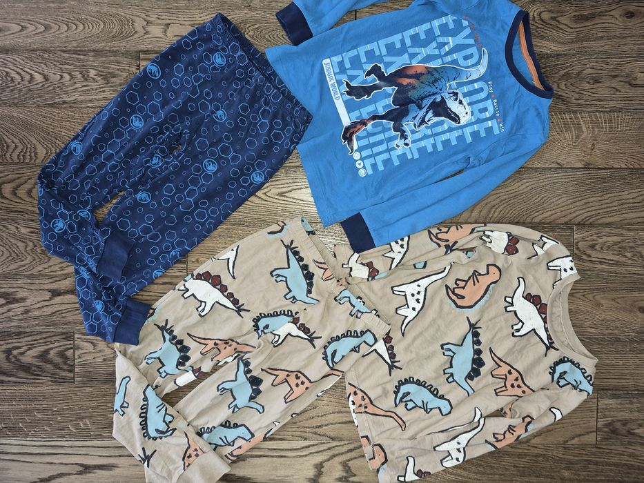 Піжама з динозаврами 122 128 см.