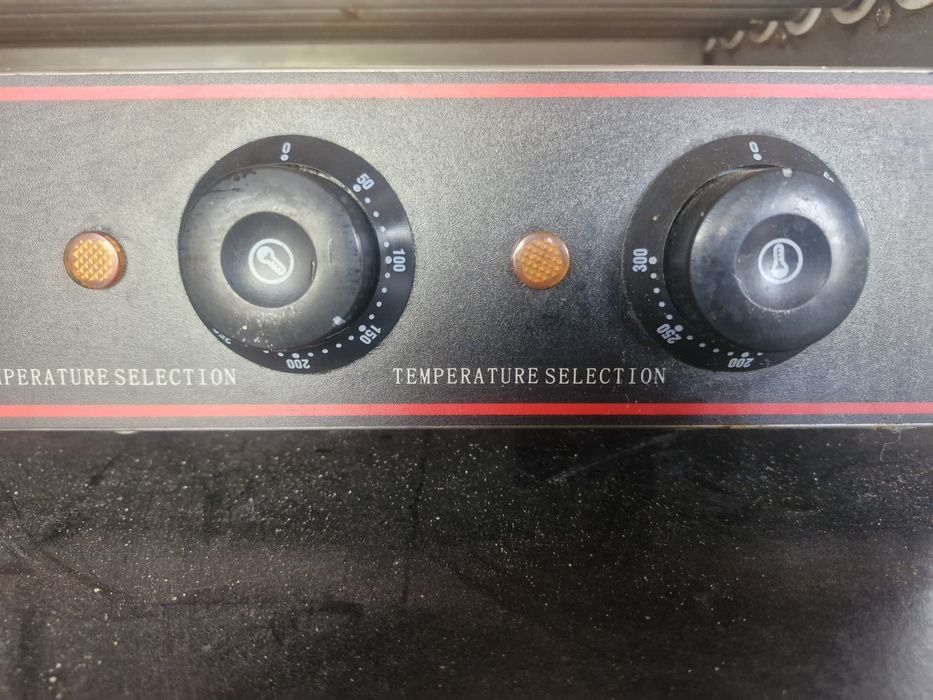 Роліковий електрогриль для ковбасок.