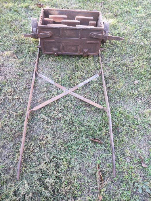 Przedwojenna, żeliwna forma na pustaki