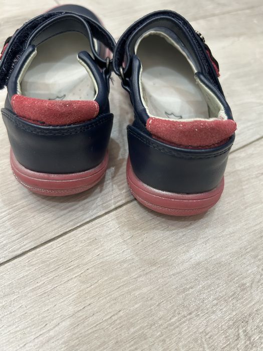 Buty skórzane dla dziewczynki Apawwa nowe