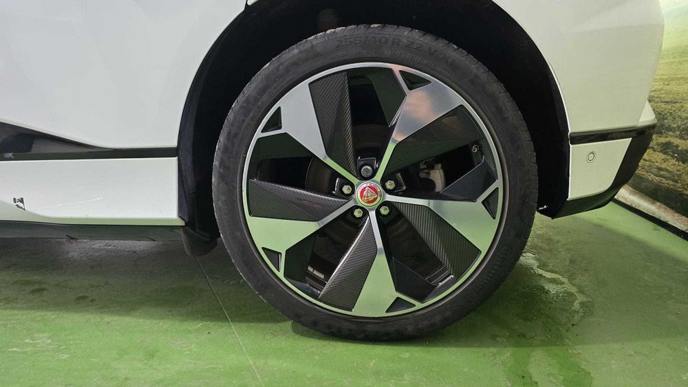 Jaguar I-Pace EV400 AWD  -  Salvado