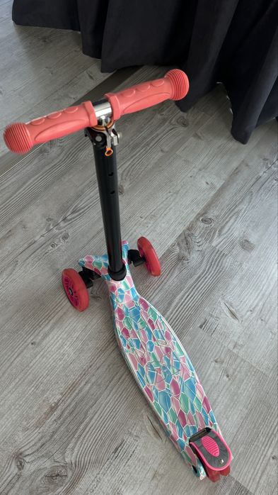 Продам дитячий самокат Scoot&Ride 500 грн
