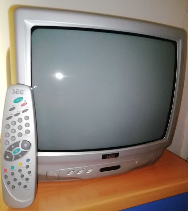 TELEVISÃO Portátil com Comando