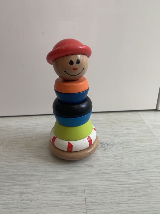Пирамидка неваляшка деревянная Hape Chicco Джек
