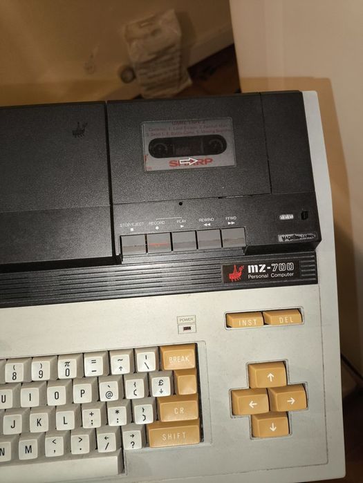 Sharp MZ-700 Computador antigo