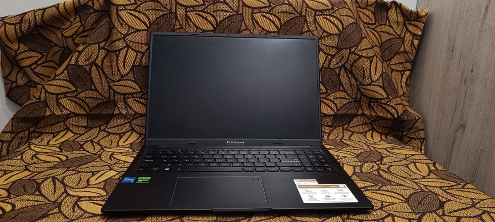 Laptop Asus vivobook 16