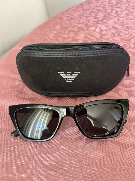 Óculo de sol emporio Armani massa preto cat eye