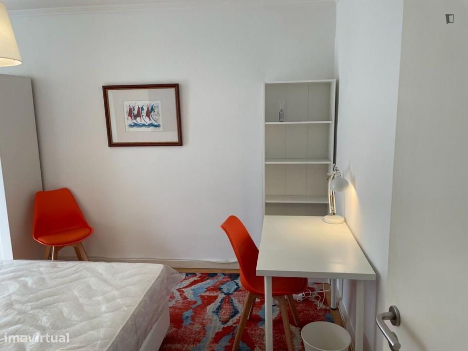 Quarto - localizado em Intendente Lisbon