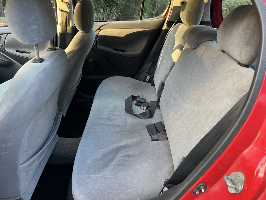 Toyota Yaris 1.0 VVT-i — Março de 2001